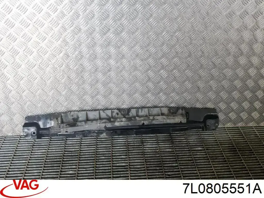 Усилитель суппорта радиатора, нижний VAG 7L0805551A