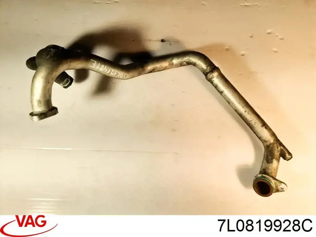 Купить 7L0819928C VAG Шланг кондиционера, от заднего испарителя к компрессору