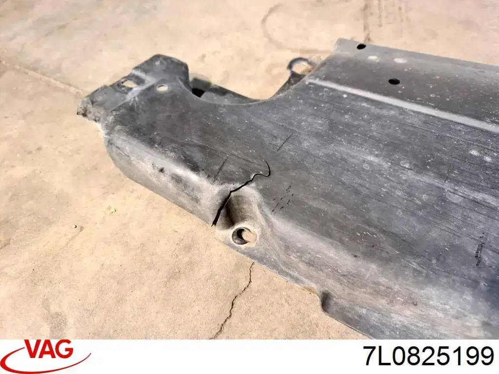 Купить 7L0825199 VAG Кронштейн крепления защиты двигателя