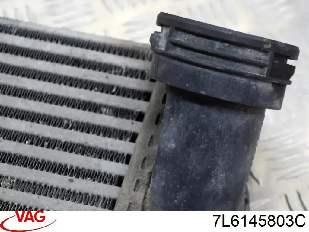 7L6145803C VAG Охладитель наддувочного воздуха