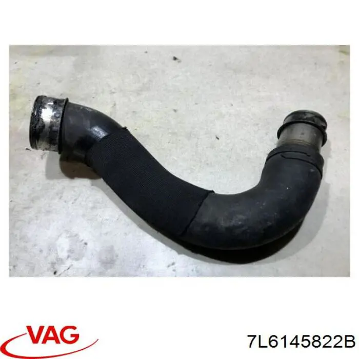 Шланг (патрубок) интеркуллера верхний правый 7L6145822B VAG