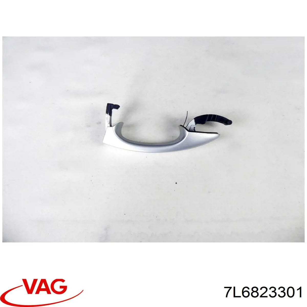 7L6823301 VAG Шарнир капота левый
