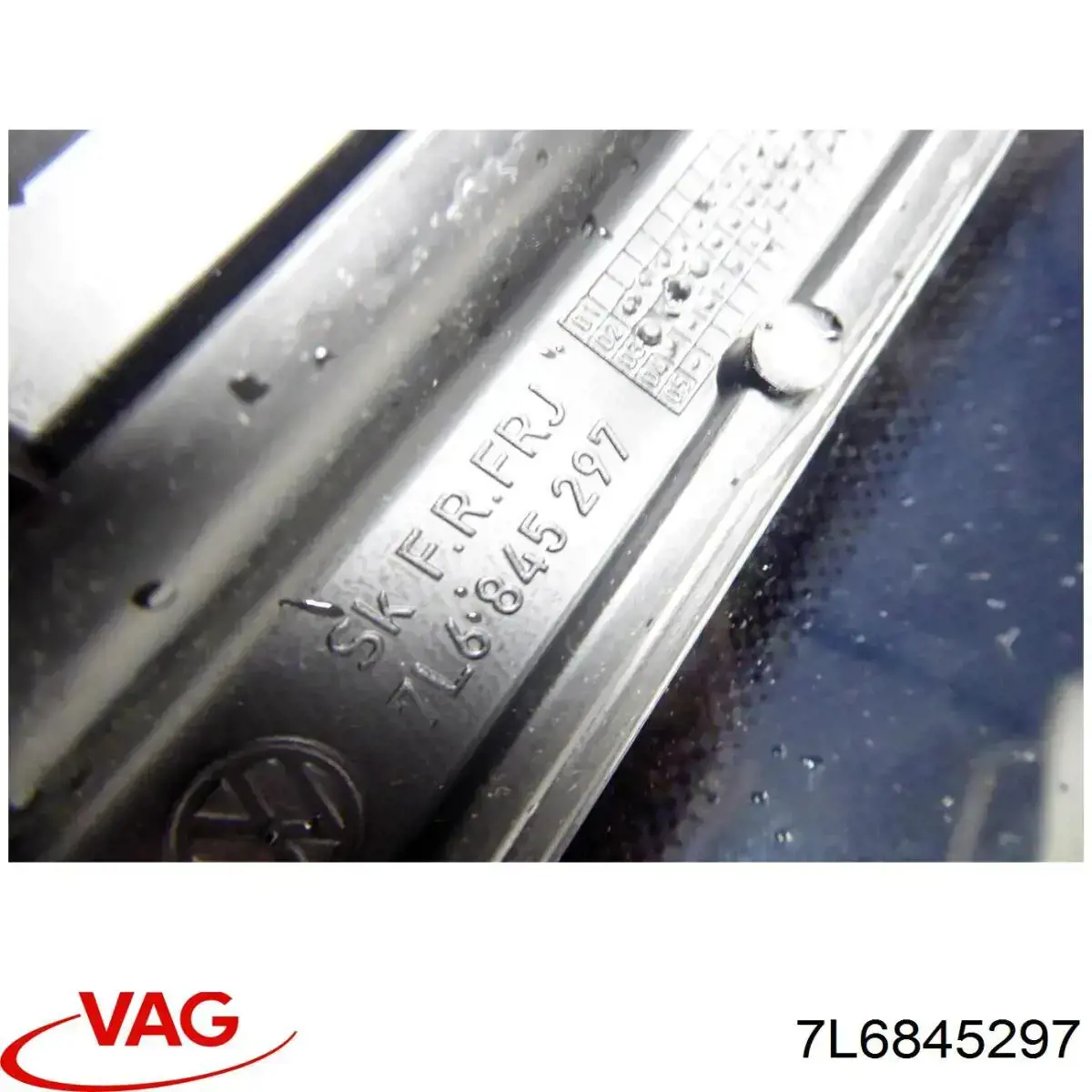 Стекло кузова (багажного отсека) левое 7L6845297AJ VAG