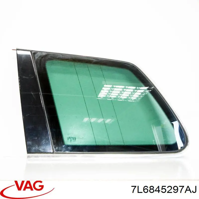 7L6845297AJ VAG Стекло кузова/багажного отсека, левое