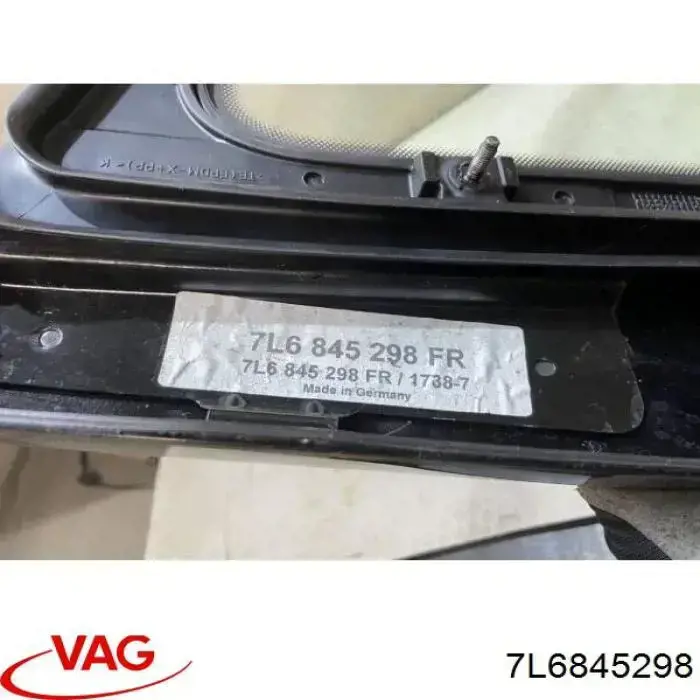 Стекло кузова (багажного отсека) правое 7L6845298 VAG