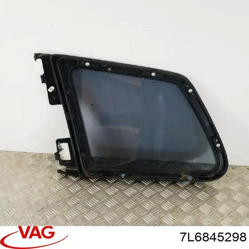 Купить 7L6845298 VAG Стекло кузова (багажного отсека) правое