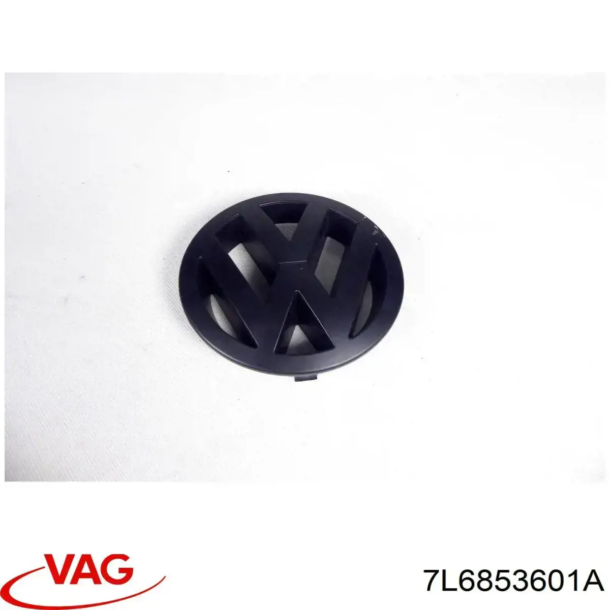 Эмблема решетки радиатора на Volkswagen Touareg I 