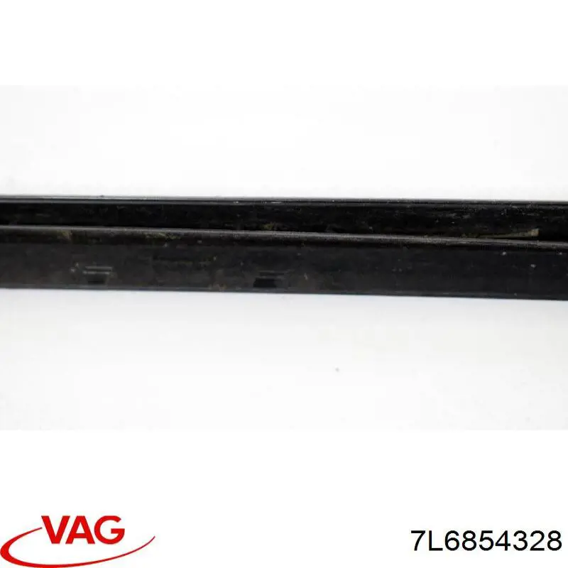 Купить 7L6854328 VAG Молдинг ветрового стекла правый