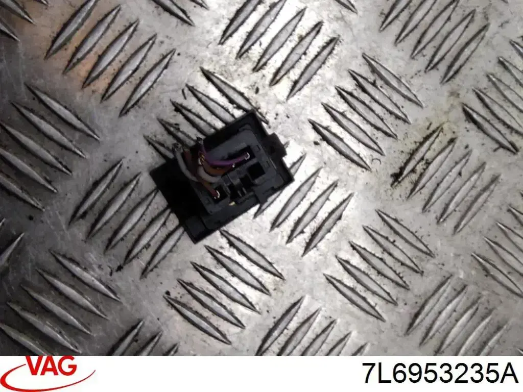 Кнопка аварийного сигнала VAG 7L6953235A цена, от 9.71 USD