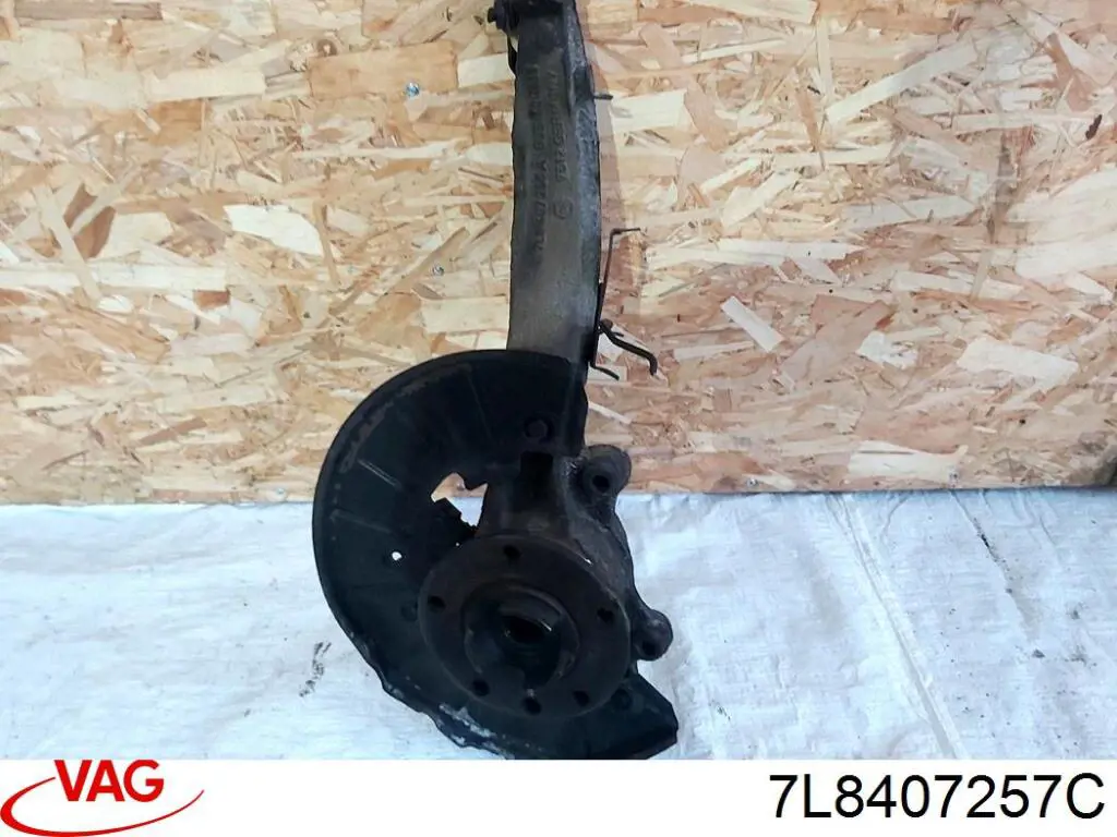 Цапфа (поворотный кулак) передний левый VAG 7L8407257C цена, от 93.22 USD