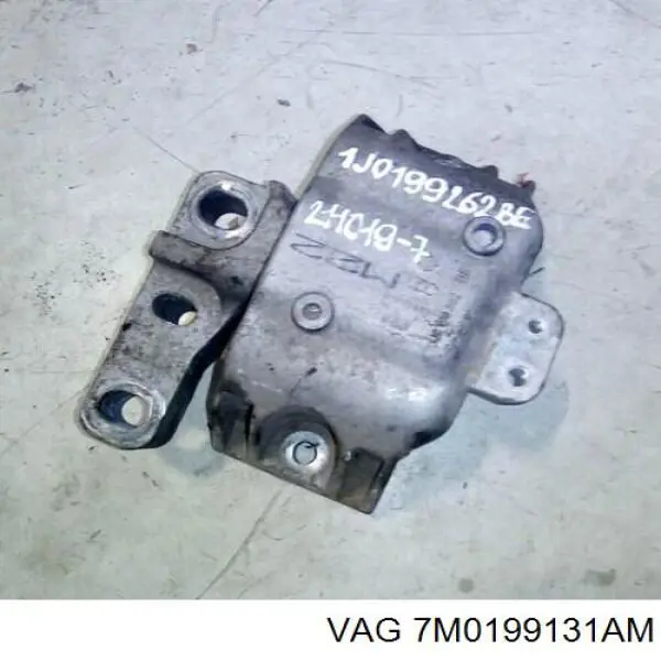 Левая подушка двигателя 7M0199131AM VAG
