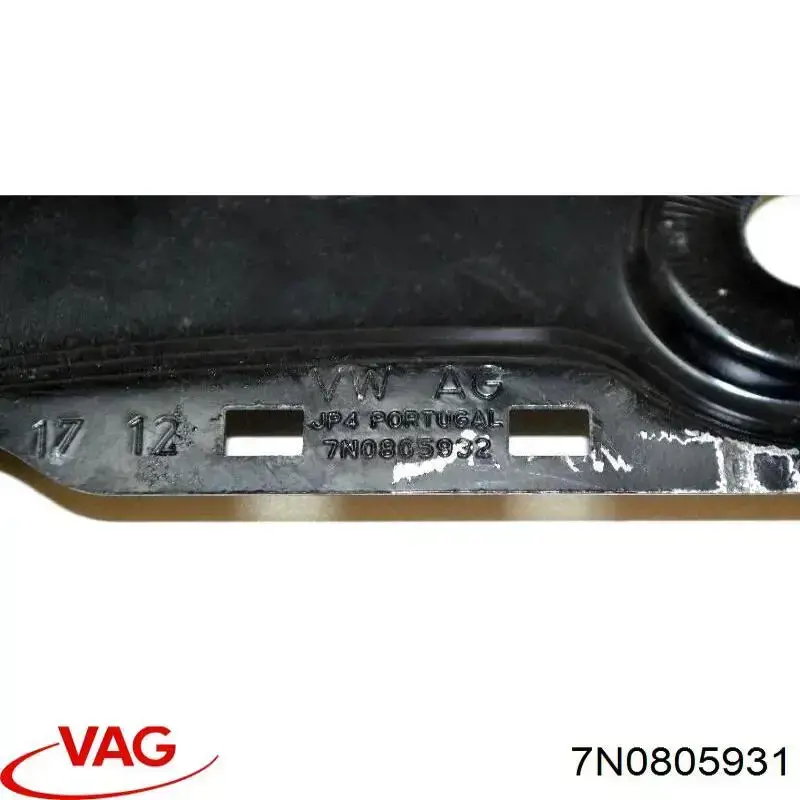 7N0805931 VAG Рамка радиатора левая
