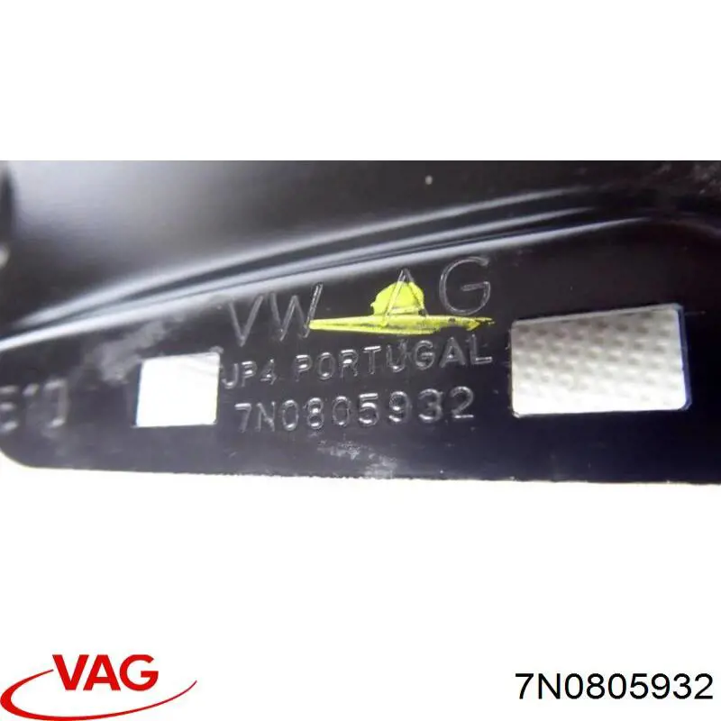 Суппорт радиатора правый (монтажная панель крепления фар) 7N0805932 VAG