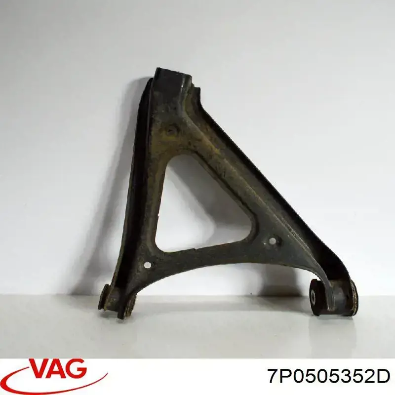 Рычаг задней подвески нижний правый 7P0505352D VAG