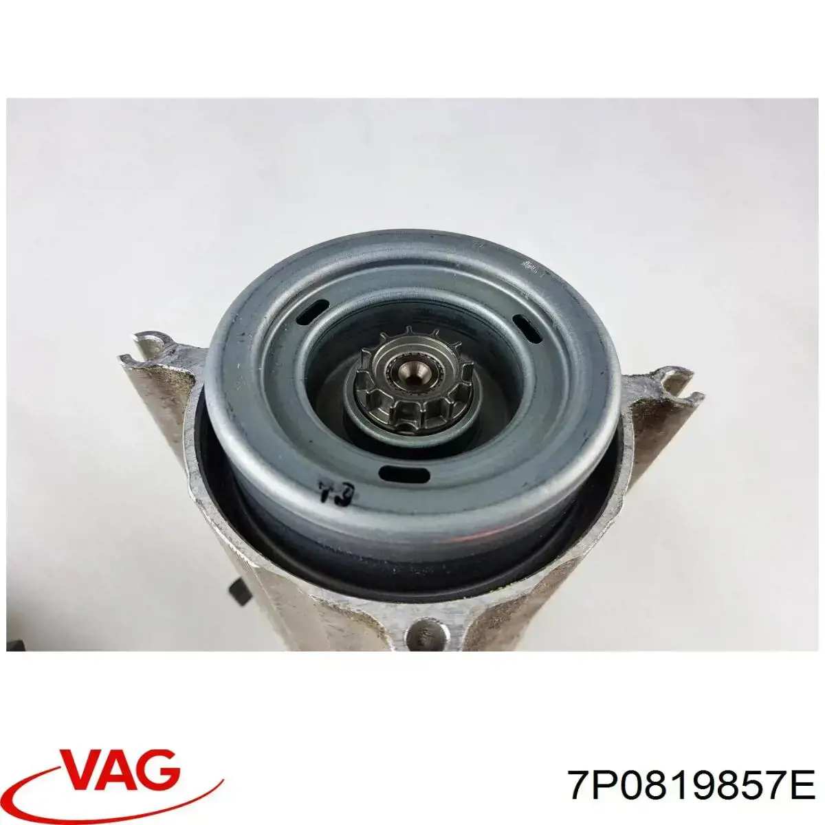 Патрубок радиатора печки 7P0819857E VAG
