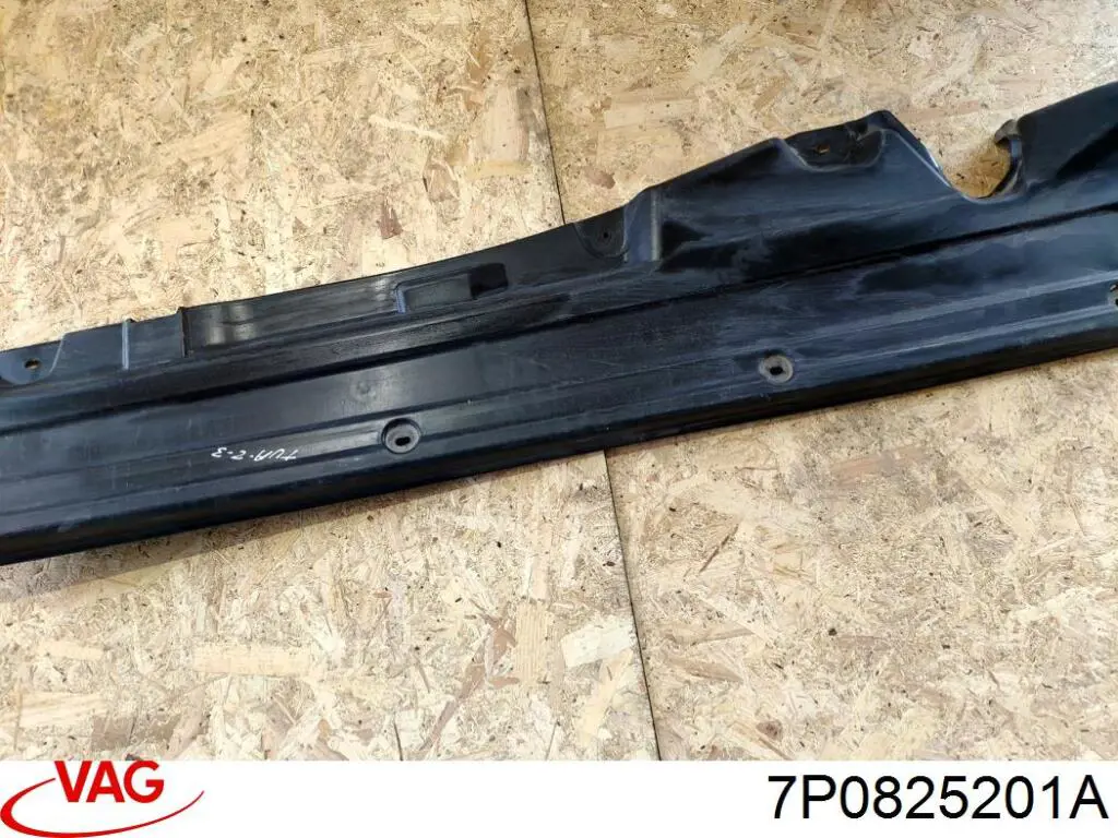 Защита днища левая VAG 7P0825201A цена, от 24.07 USD