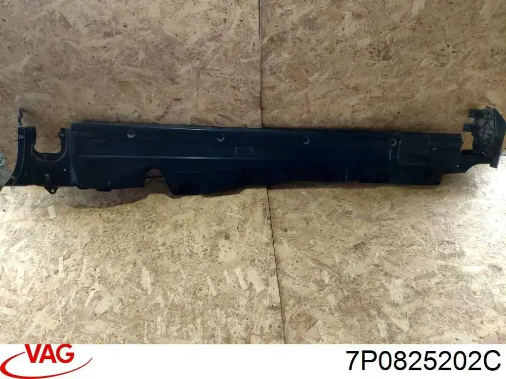Купить 7P0825202C VAG Защита днища правая