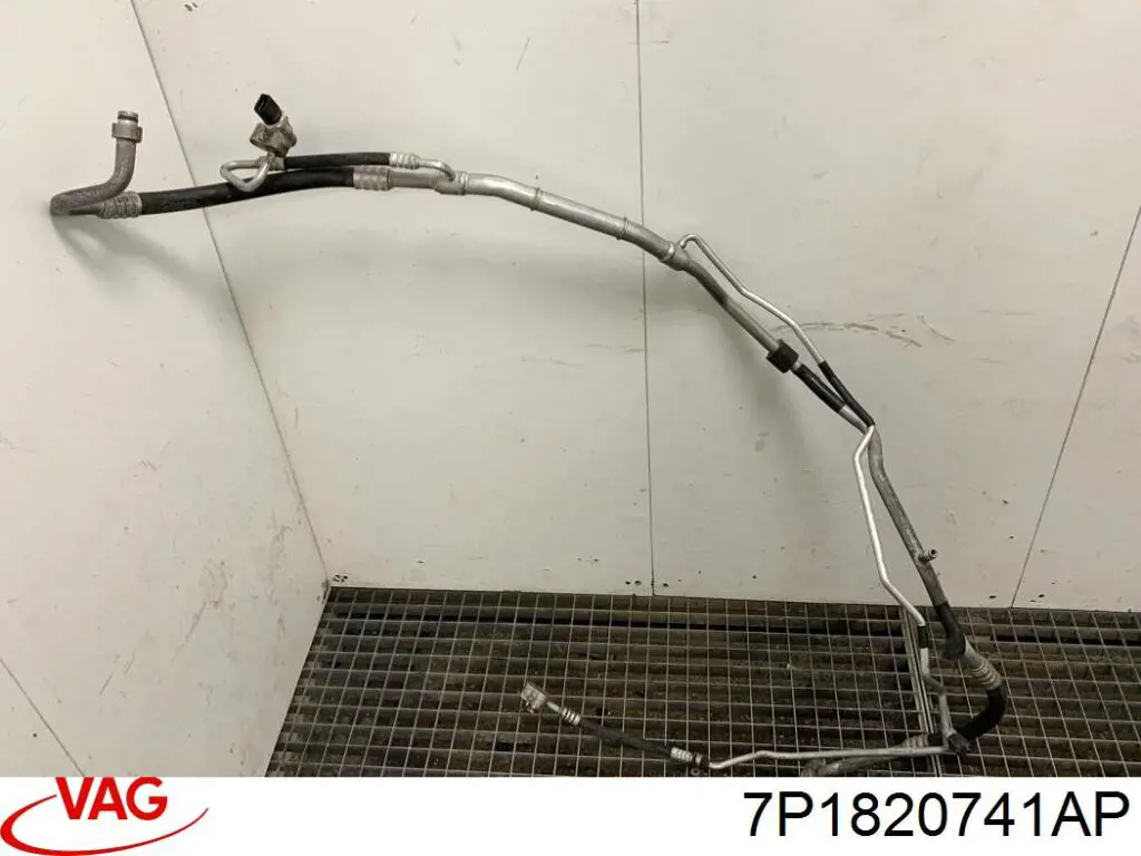 Купить 7P1820741AP VAG Шланг кондиционера, от радиатора к испарителю