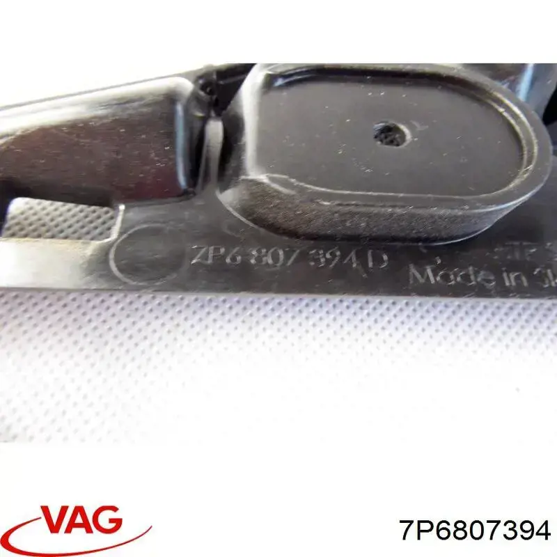 Кронштейн бампера заднего правый 7P6807394 VAG