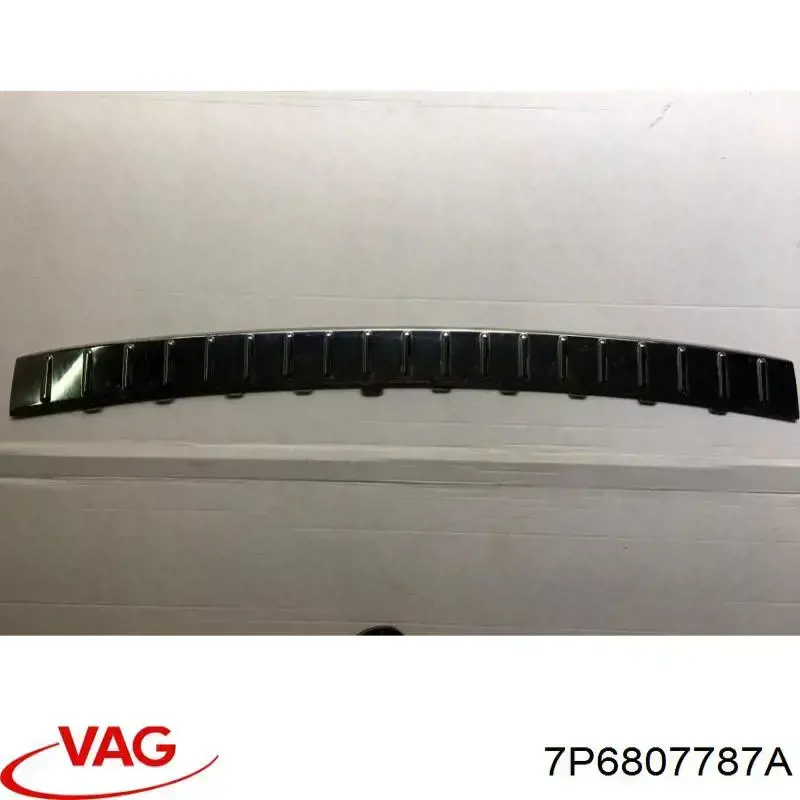 Накладка бампера заднего верхняя защитная (ступень-подножка) VAG 7P6907787A цена, от 47.13 USD