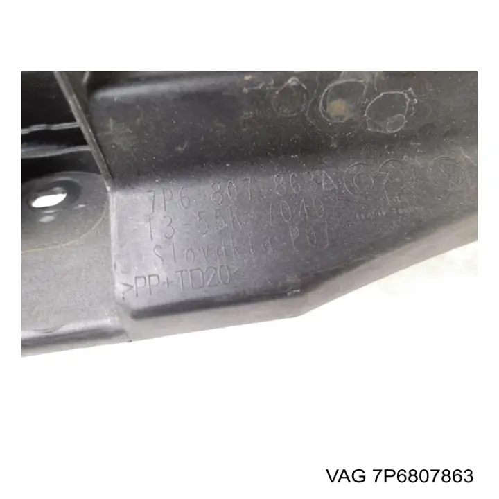 Кронштейн бампера заднего центральный 7P6807863 VAG