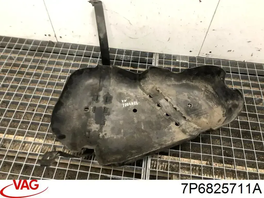 Защита днища, топливного бака VAG 7P6825711A цена, от 97.56 USD