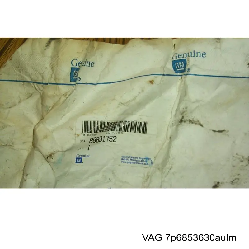 Эмблема крышки багажника (фирменный значок) VAG 7P6853630AULM