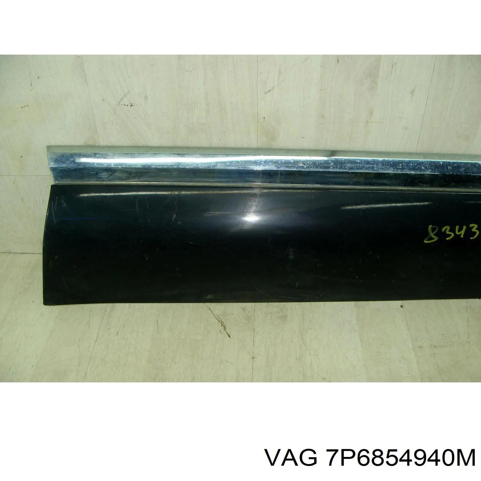 Купить 7P6854940MGRUREF VAG Молдинг двери передней правой