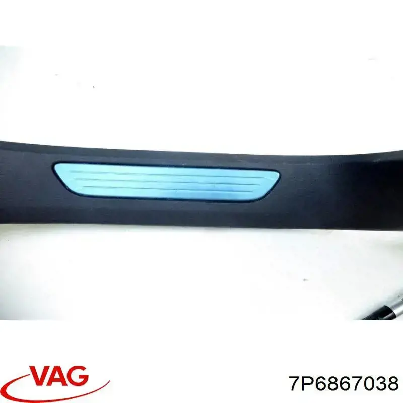 7P6867038 VAG Облицовка багажного отсека правая