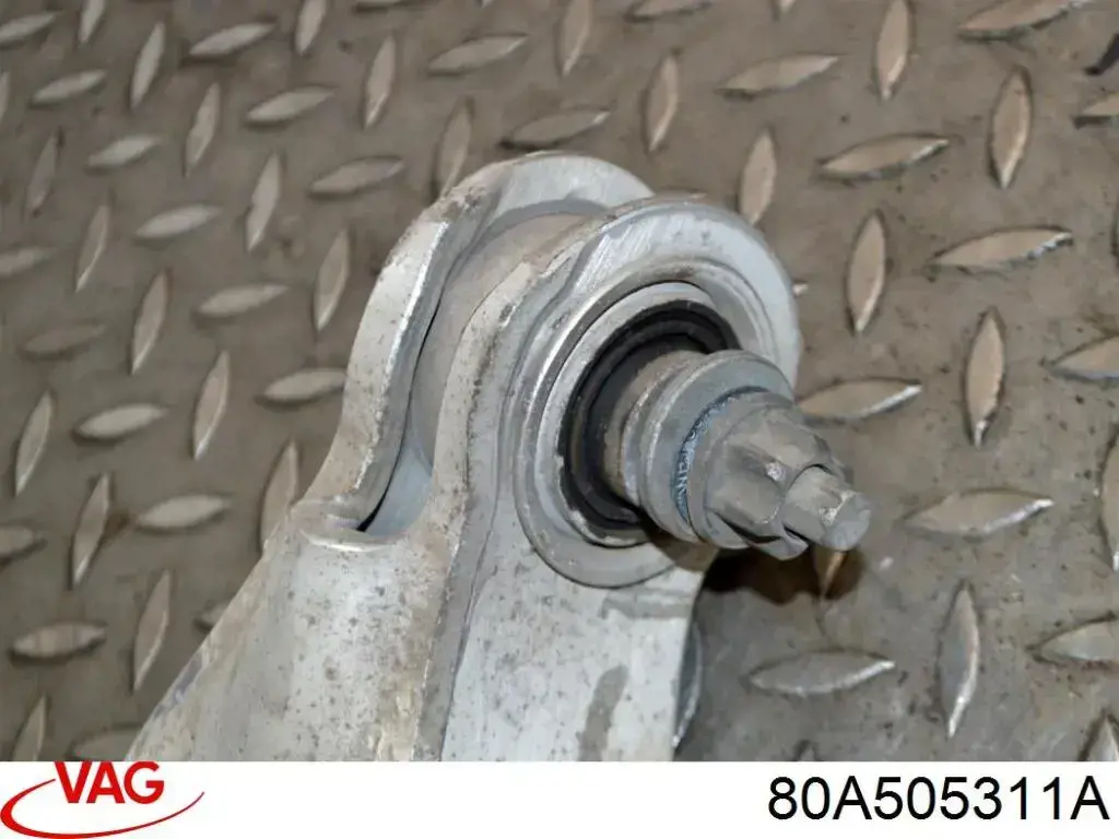 Нижний рычаг задней подвески 80A505311A VAG