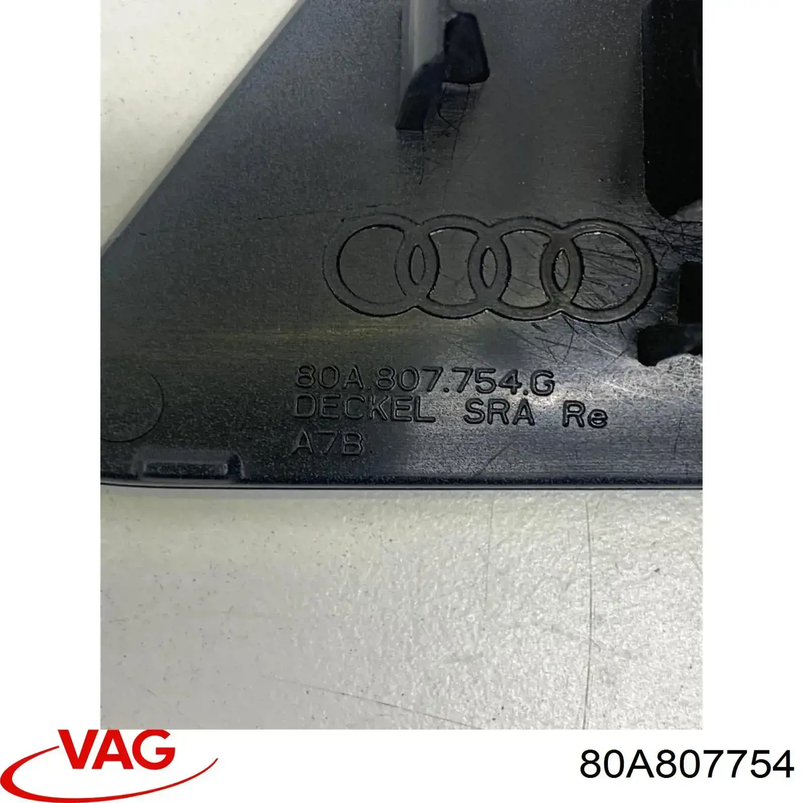 Накладка форсунки омывателя фары передней на Audi Q5 FYB