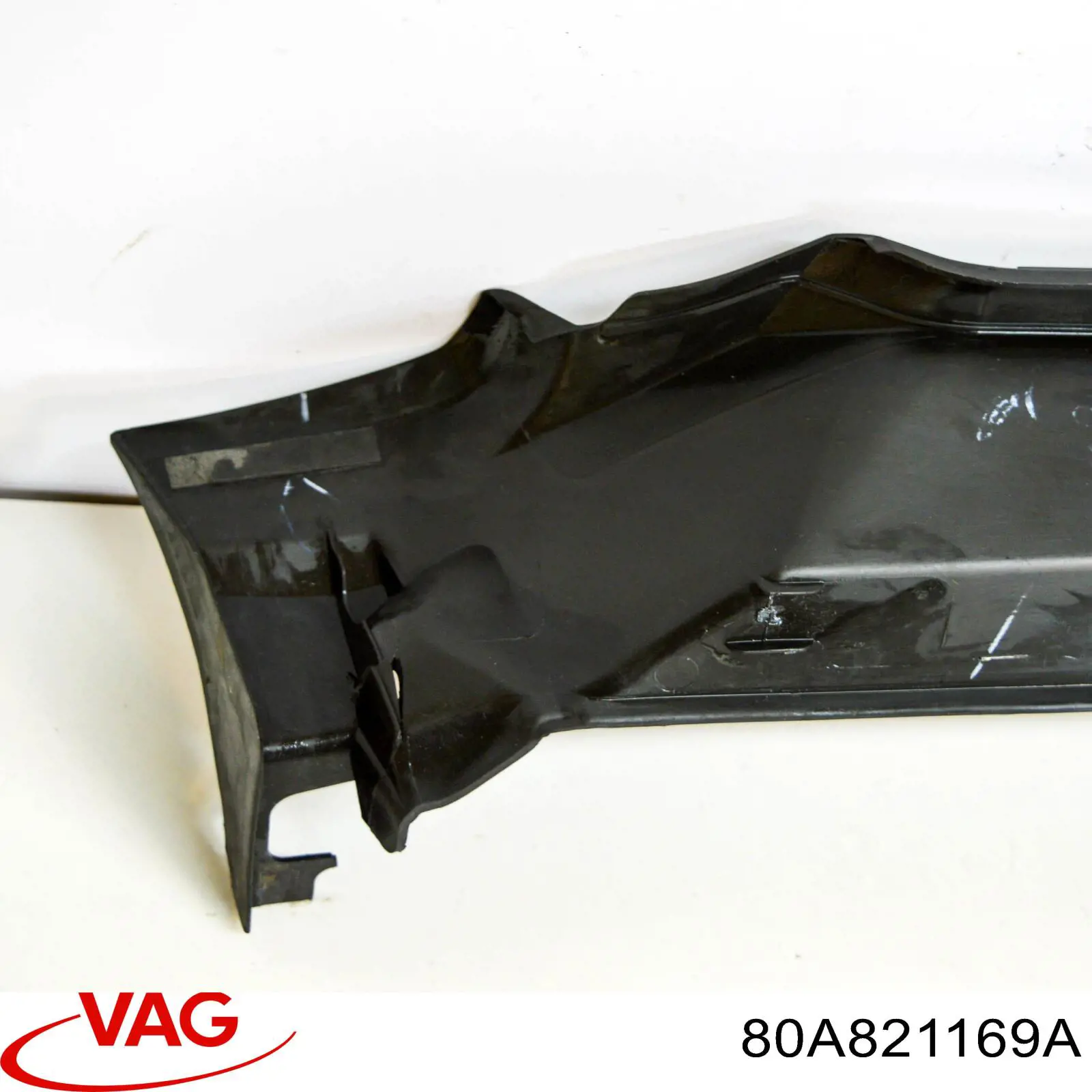 Уплотнитель крыла VAG 80A821169A цена, от 31.01 USD