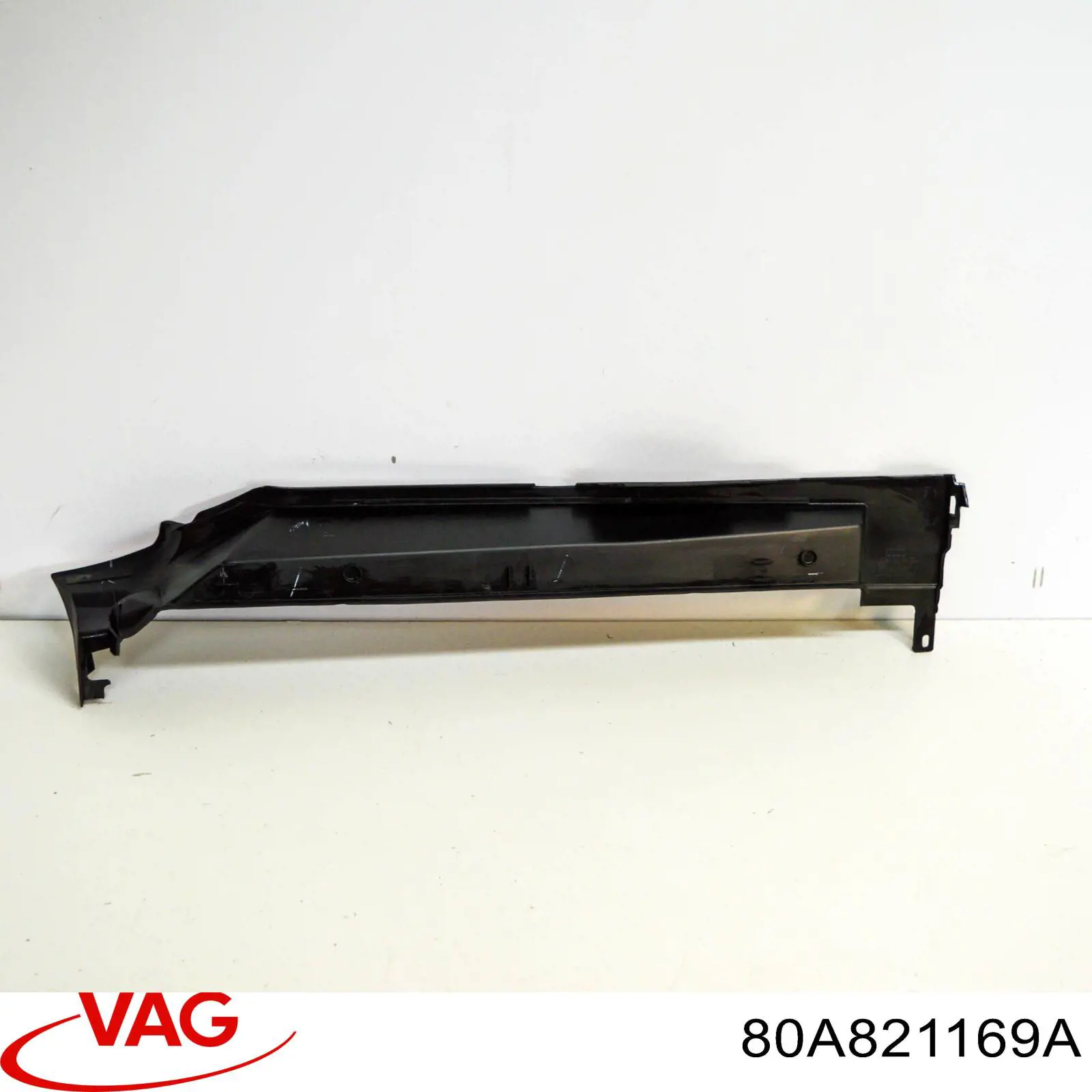 Уплотнитель крыла 80A821169A VAG