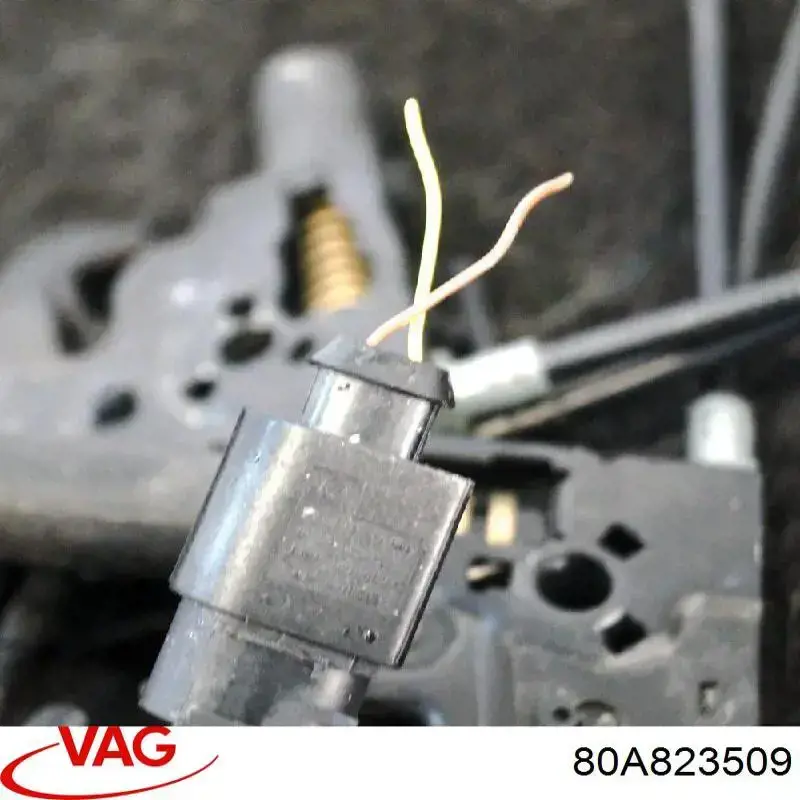 Fecho da capota VAG 80A823509