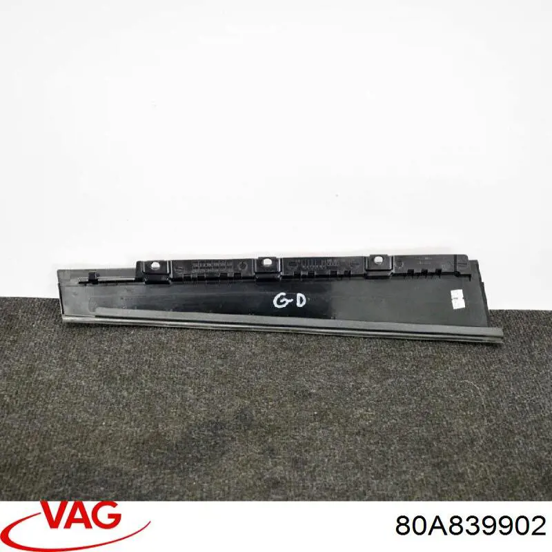 80A839902 VAG Накладка двери задней правой вертикальная