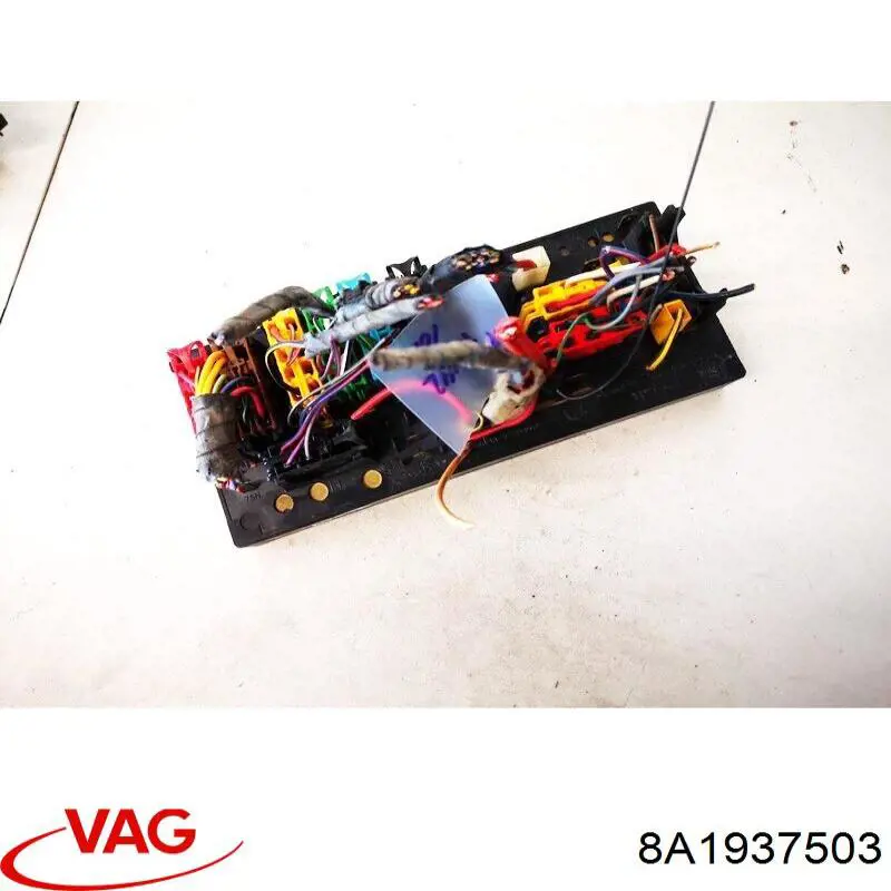 Купить 8A1937503A VAG Блок предохранителей задний салонный