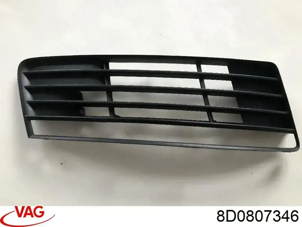 Купить 8D0807346 VAG Решетка бампера переднего правая