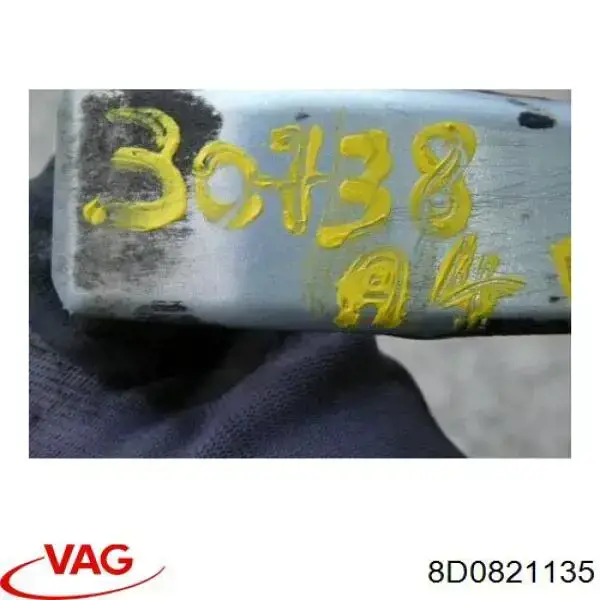 Купить 8D0821135 VAG Кронштейн крепления крыла переднего левого передний