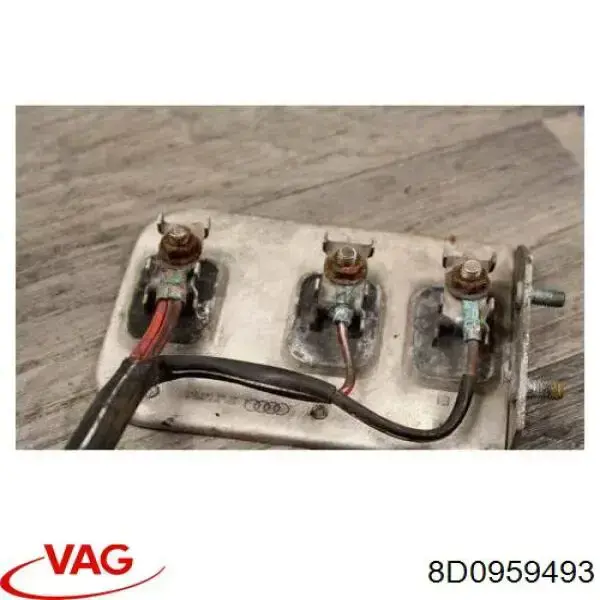 Реле вентилятора VAG 8D0959493
