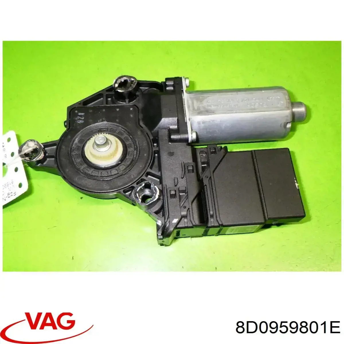 Привод электростеклоподъемника задний VAG 8D0959801C