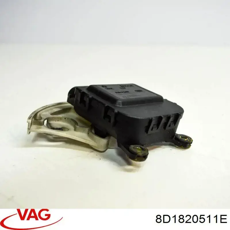 Мотор заслонки рециркуляции воздуха 8D1820511E VAG