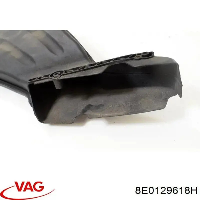 Впускной патрубок воздушного фильтра 8E0129618H VAG