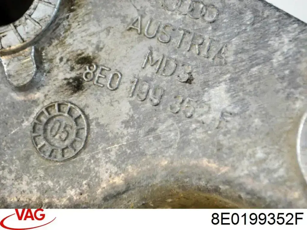 Кронштейн подушки (опоры) двигателя правой VAG 8E0199352F цена, от 6.33 USD