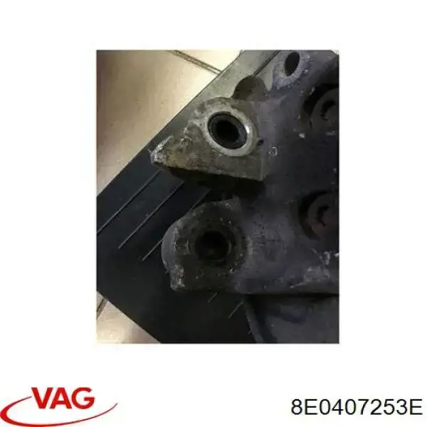 Кулак поворотный передний левый VAG 8E0407253E