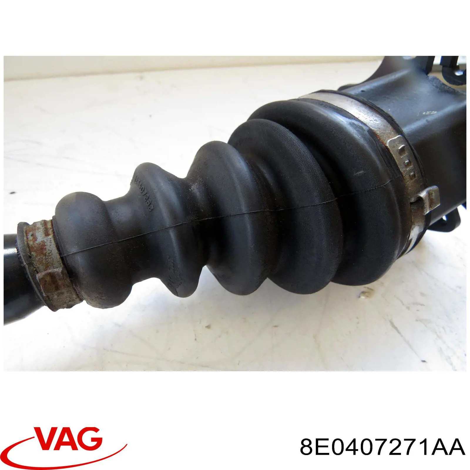 8E0407271AA VAG Полуось передняя левая