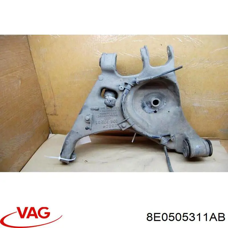 Купить 8E0505311AB VAG Рычаг задней подвески нижний левый
