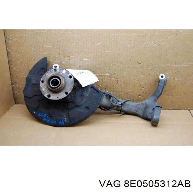 Рычаг задней подвески нижний правый 8E0505312AD VAG