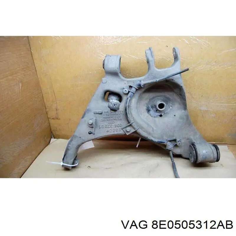 Рычаг задней подвески нижний правый VAG 8E0505312AD цена, от 50.68 USD