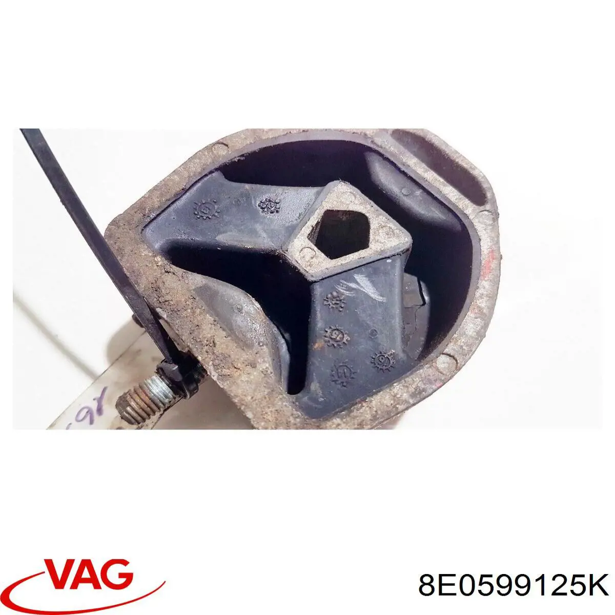 Сайлентблок (подушка) редуктора заднего моста, передний VAG 8E0599125K