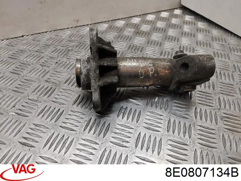 Правое крепление переднего бампера VAG 8E0807134B цена, от 8.87 USD